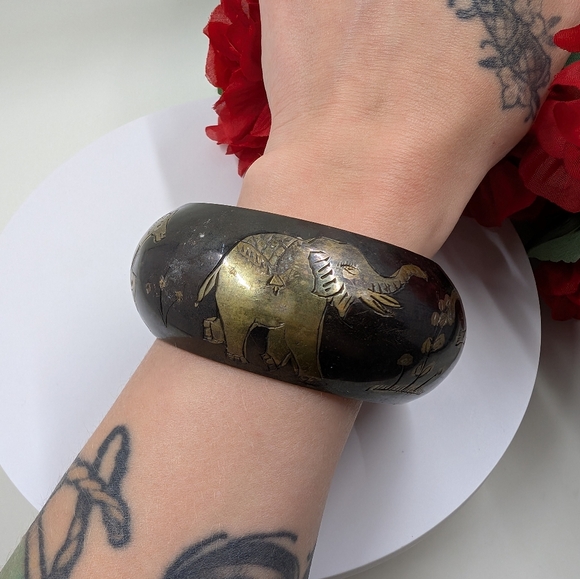 Stunning Etched Animals Vintage Bubble Cuff Bracelet - Picture 3 of 4